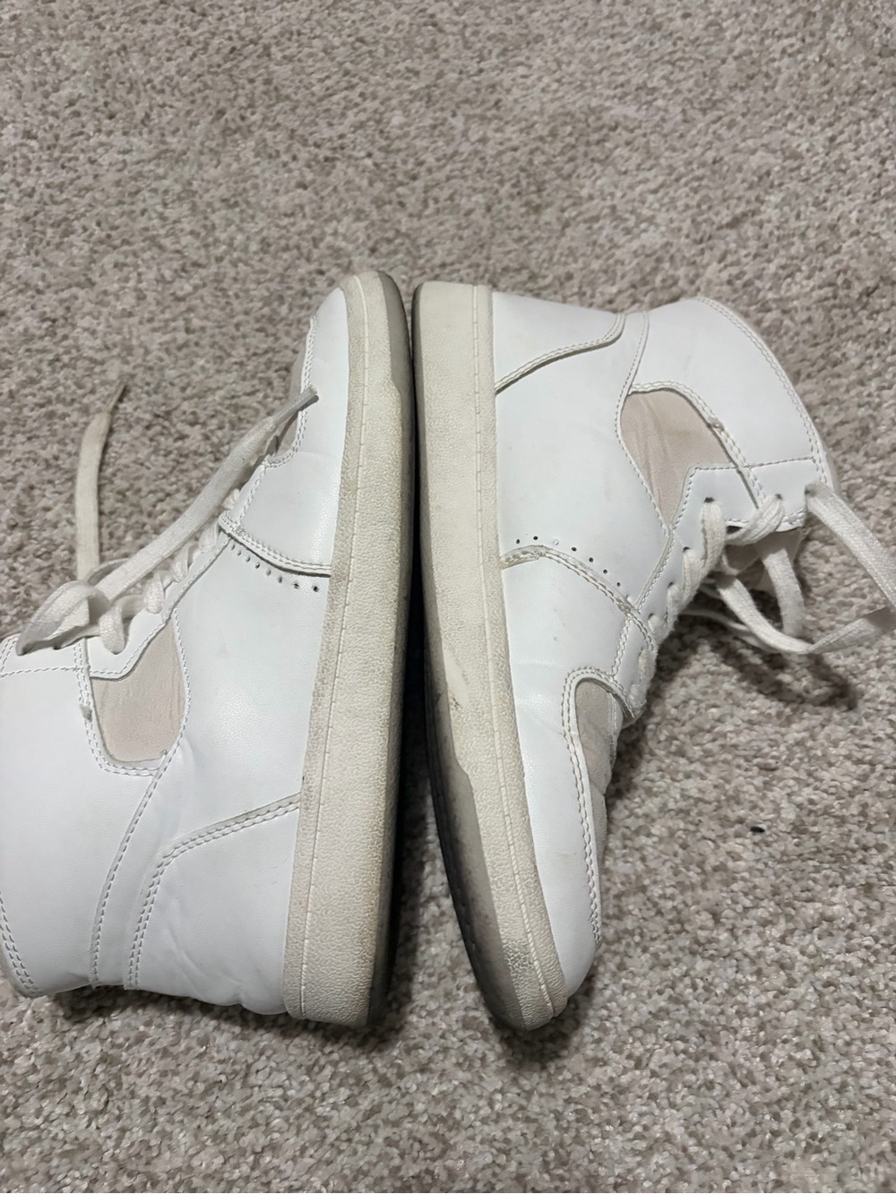 Universal thread White High-Top Sneakers